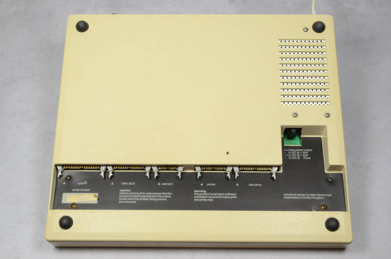 Early coarse texture case has large PSU cooling slats
