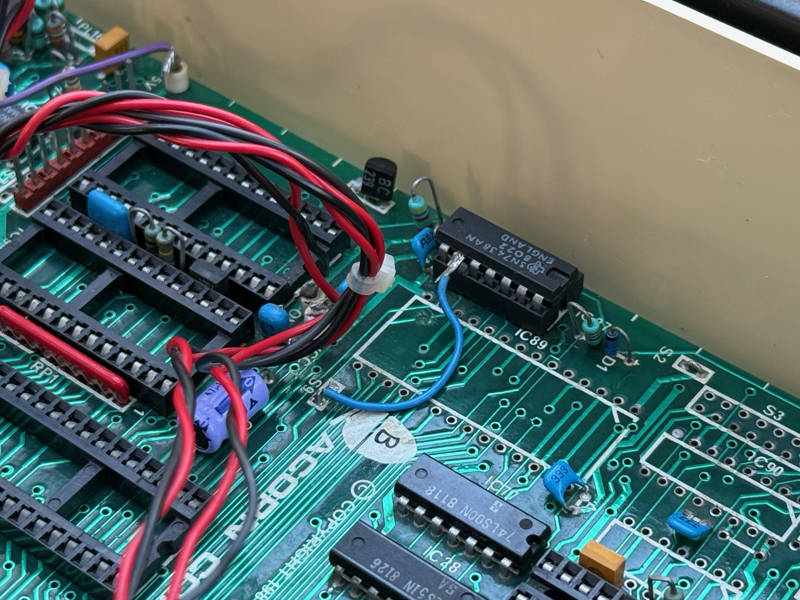IC27 pin 9 connected to S9 hints at a previous disc interface