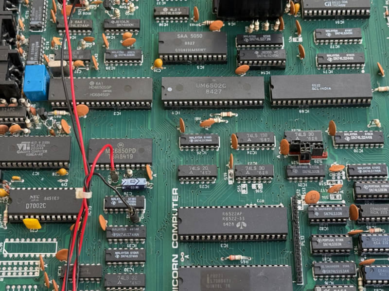 Main chips on the PCB: 6845 made by Hitachi, 6502 might be original and of Indian origin, user VIA is made by SCL in India